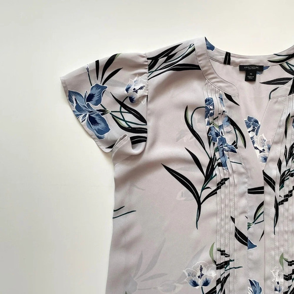 Ann Taylor Factory Floral Short-Sleeve Flowy Blouse Size XS - Picture 2 of 11